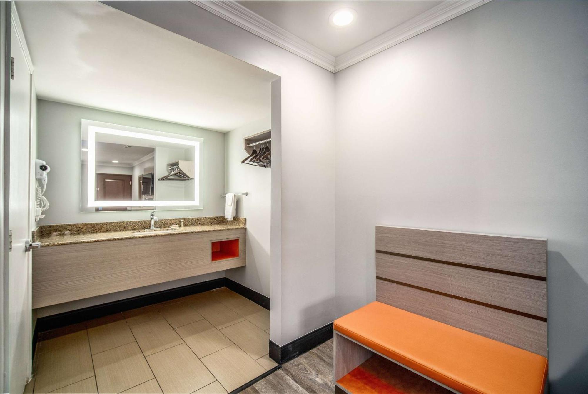 Travelodge Inn & Suites By Wyndham Bell Los Angeles Area Exterior photo