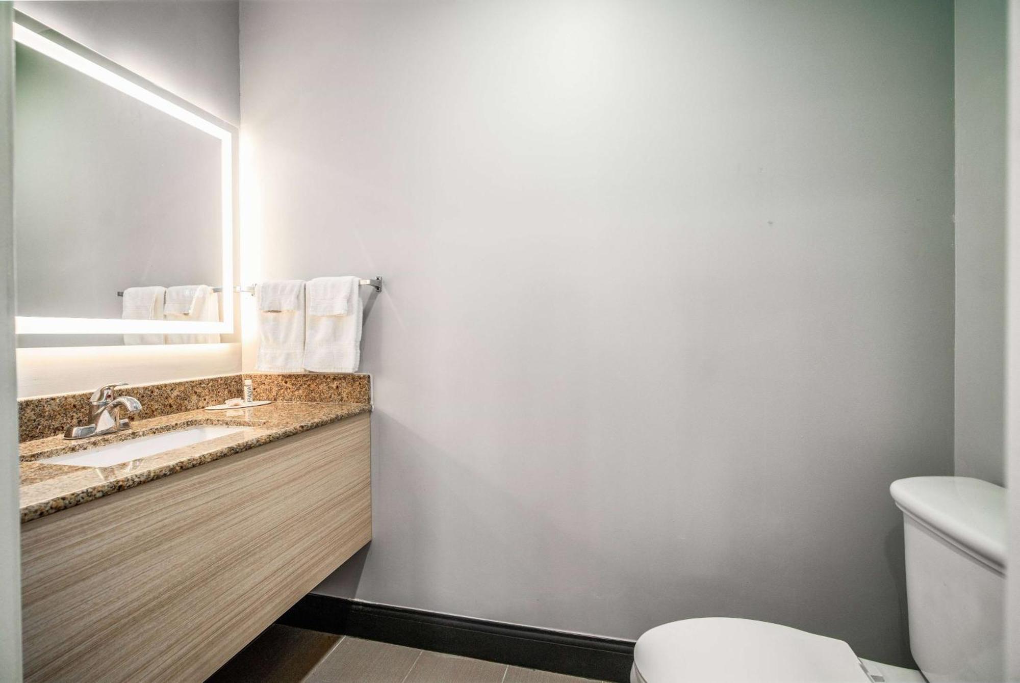 Travelodge Inn & Suites By Wyndham Bell Los Angeles Area Exterior photo