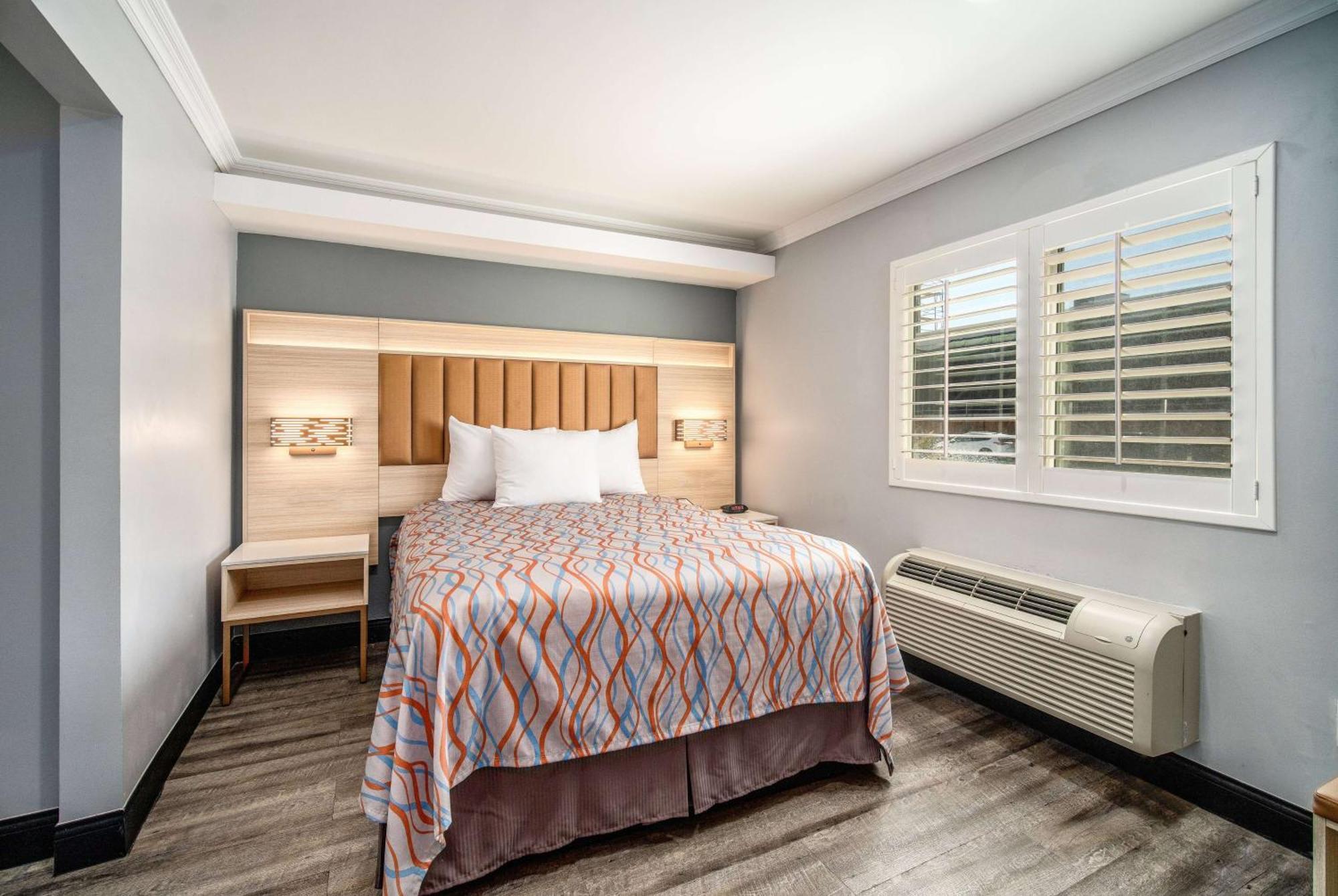 Travelodge Inn & Suites By Wyndham Bell Los Angeles Area Exterior photo