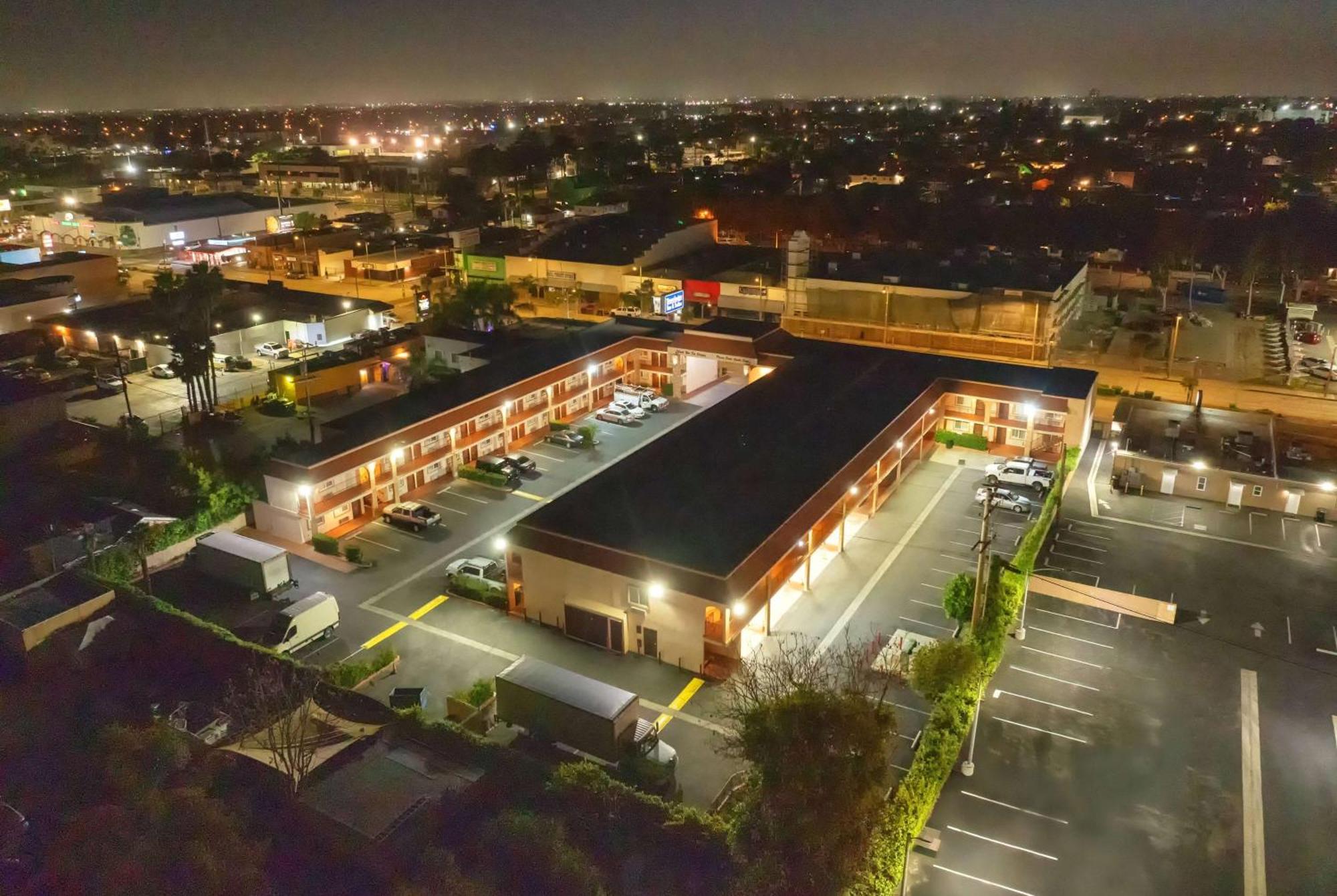 Travelodge Inn & Suites By Wyndham Bell Los Angeles Area Exterior photo