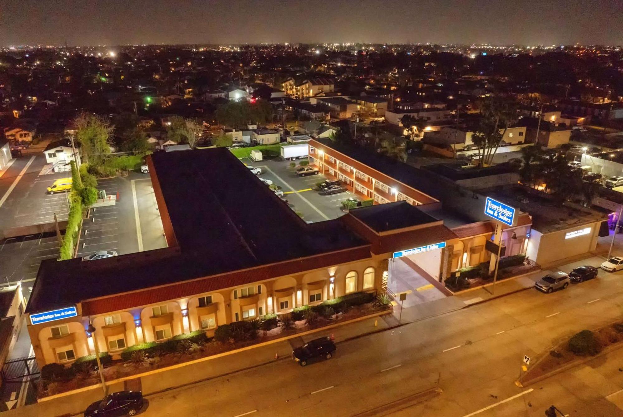 Travelodge Inn & Suites By Wyndham Bell Los Angeles Area Exterior photo