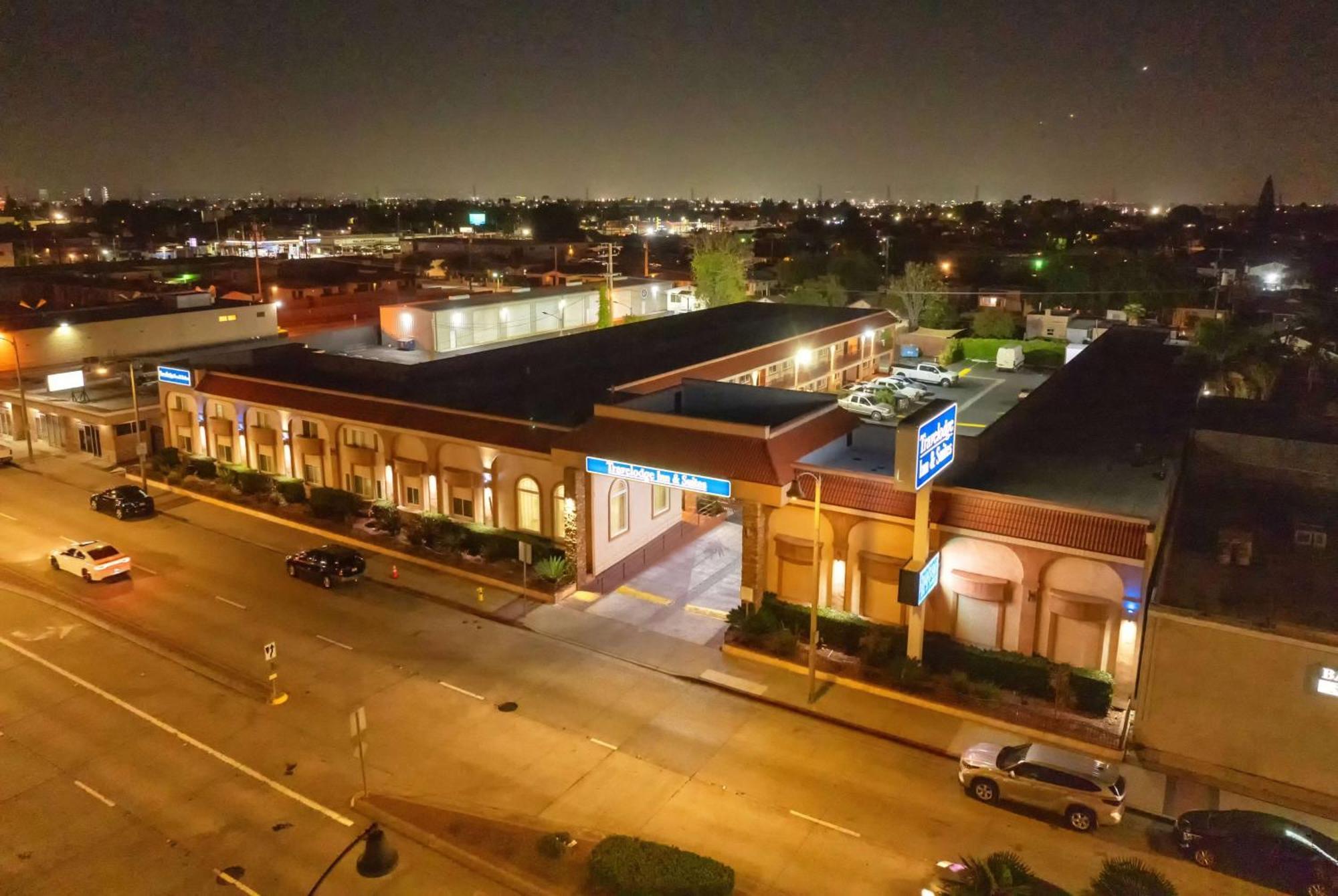 Travelodge Inn & Suites By Wyndham Bell Los Angeles Area Exterior photo